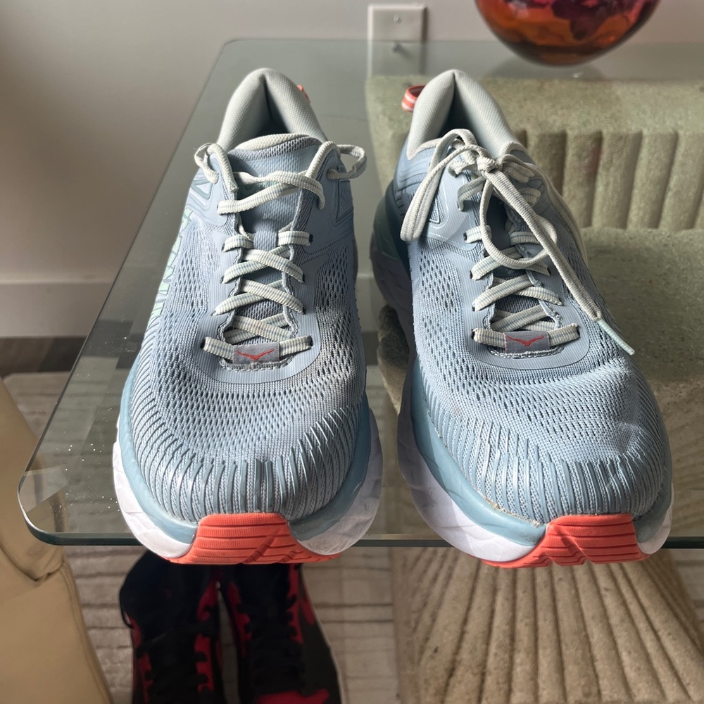 Hoka BONDI 7 - Size 9.5. Medium width